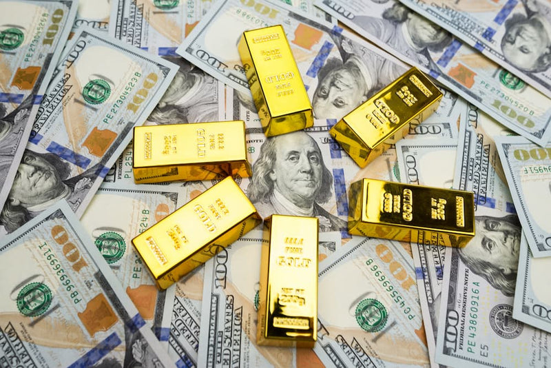 https://americanfederal.com/cdn/shop/articles/Gold_and_Dollar_Correlation_What_is_the_Relationship_between_Gold_and_U.S._Dollar_1_b3df0045-6c79-445e-9407-849cec89425a_800x.jpg?v=1764961858